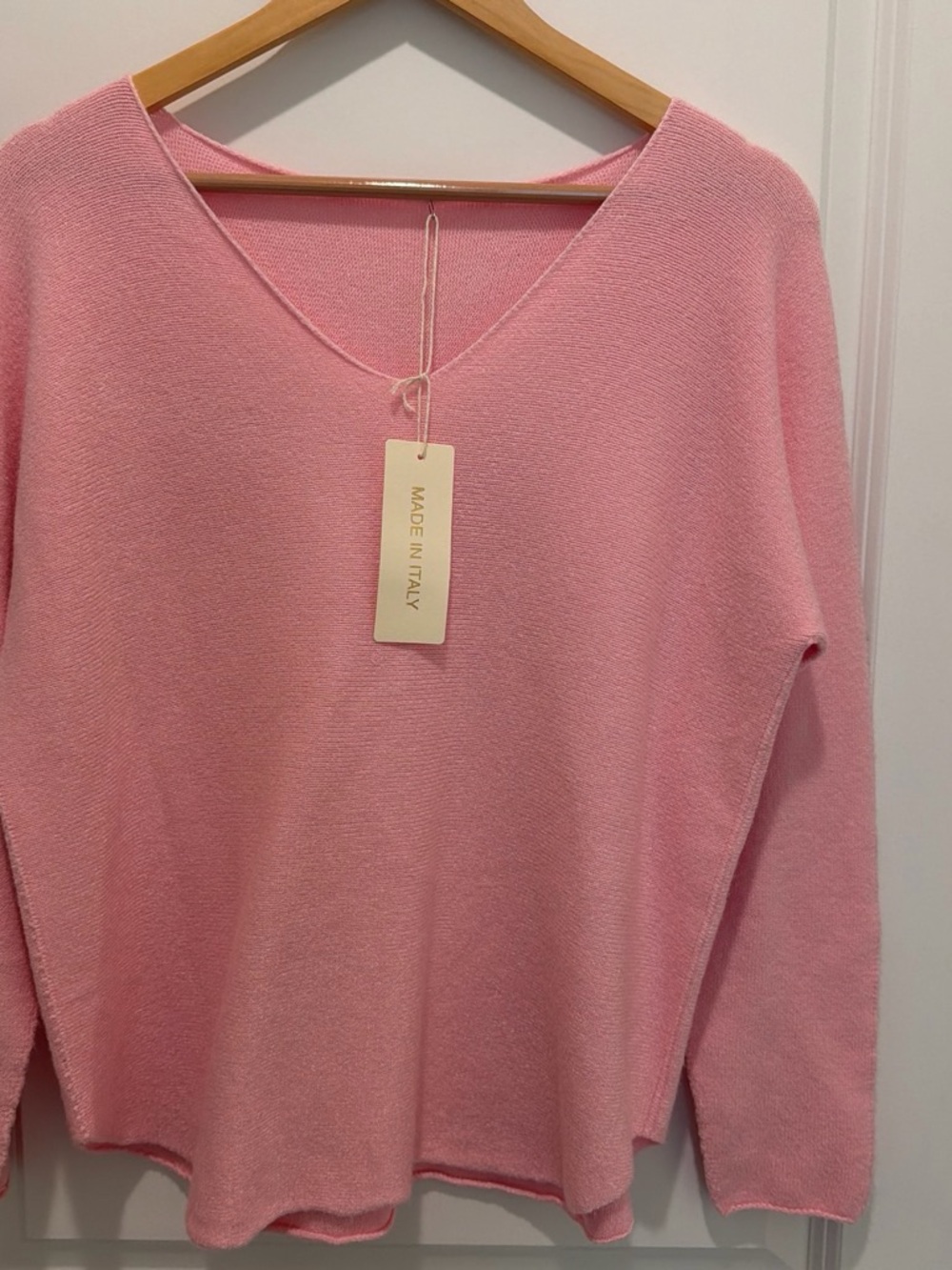 IT053 🇮🇹 Made in Italy V-Neck Lightweight Sweater – One Size NWT